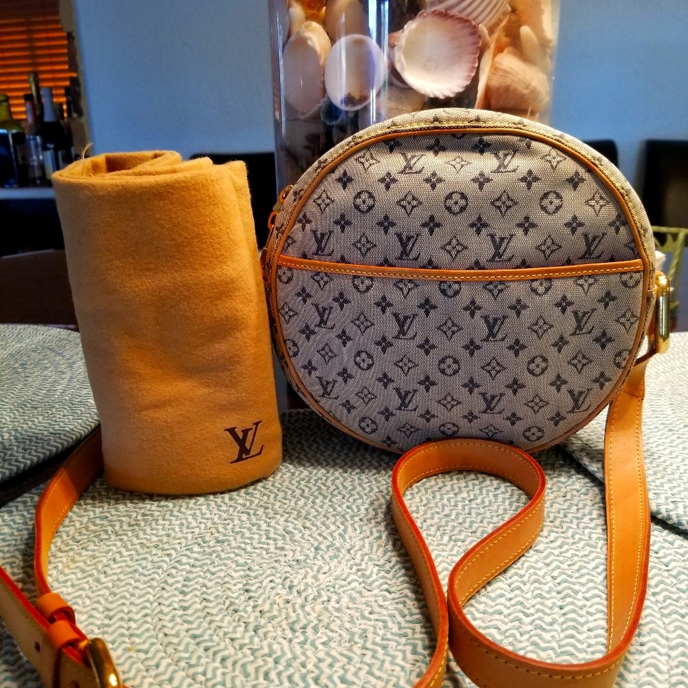 Louis Vuitton Jeanne Gm Round  Crossbody Bag